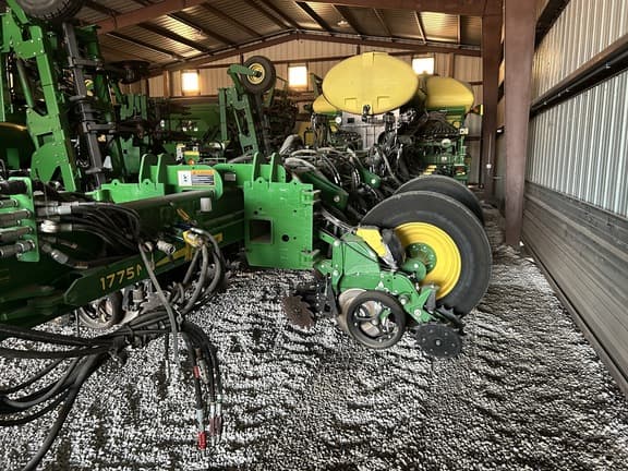 Image of John Deere 1775 equipment image 1