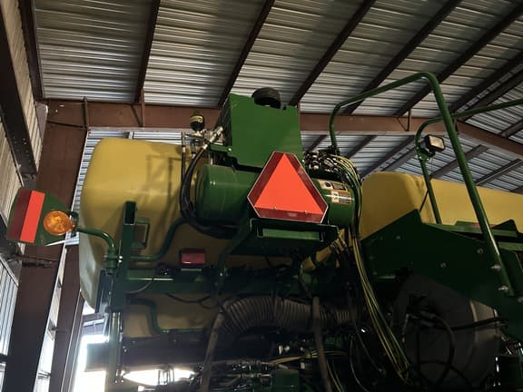 Image of John Deere 1775 equipment image 4