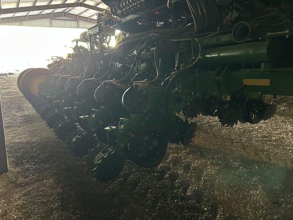 Image of John Deere 1775 equipment image 3