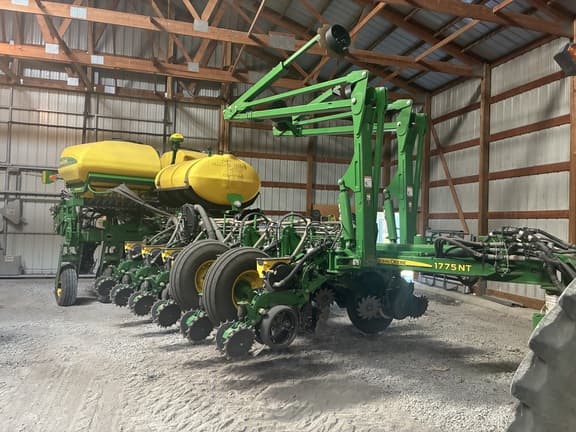 Image of John Deere 1775 equipment image 1