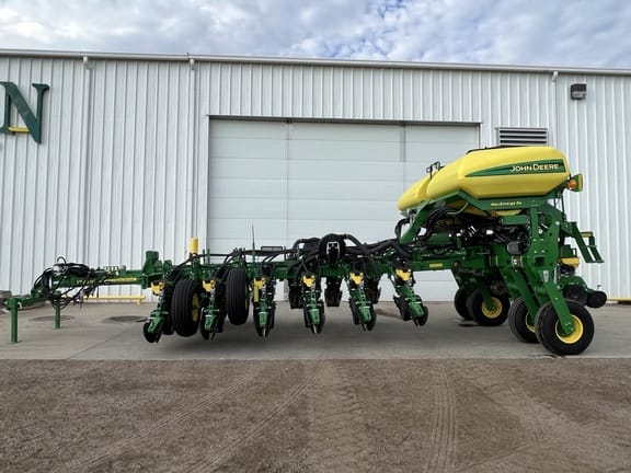 Main image John Deere 1775