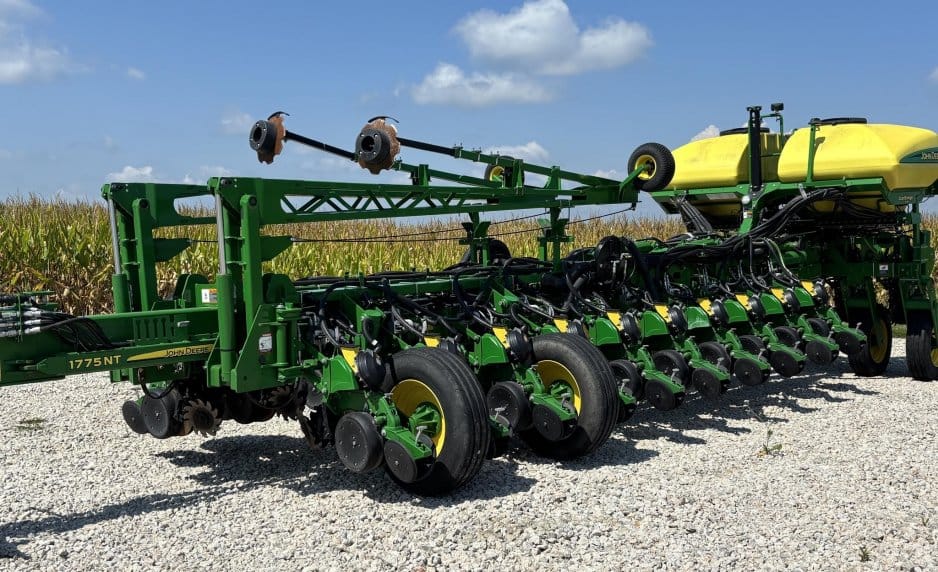 2019 John Deere 1775 Equipment Image0
