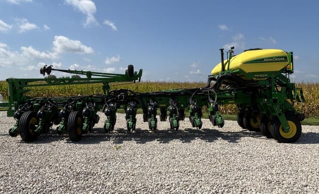 Image of John Deere 1775 equipment image 1