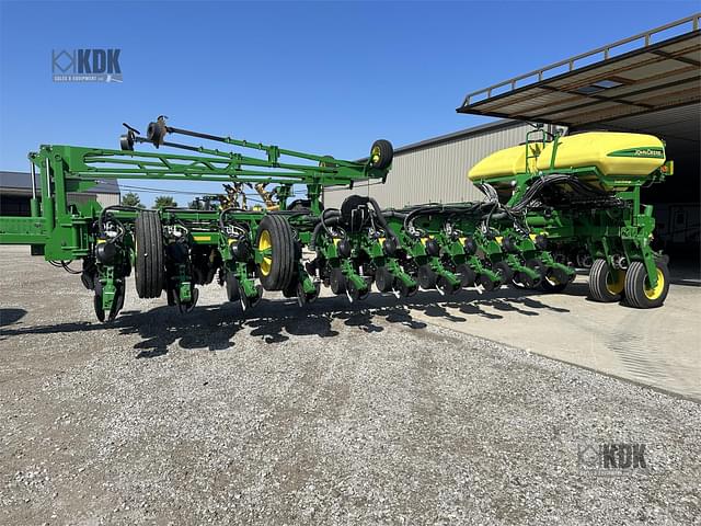 Image of John Deere 1775 equipment image 1