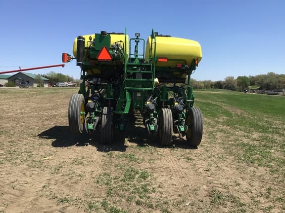 Image of John Deere 1775 equipment image 4