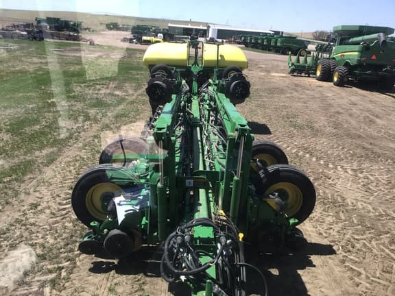 Image of John Deere 1775 equipment image 1