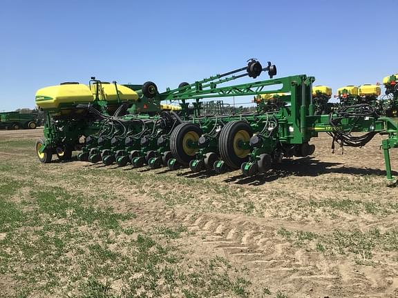 Image of John Deere 1775 Primary image
