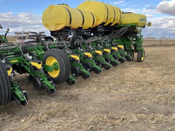 Image of John Deere 1775 equipment image 2