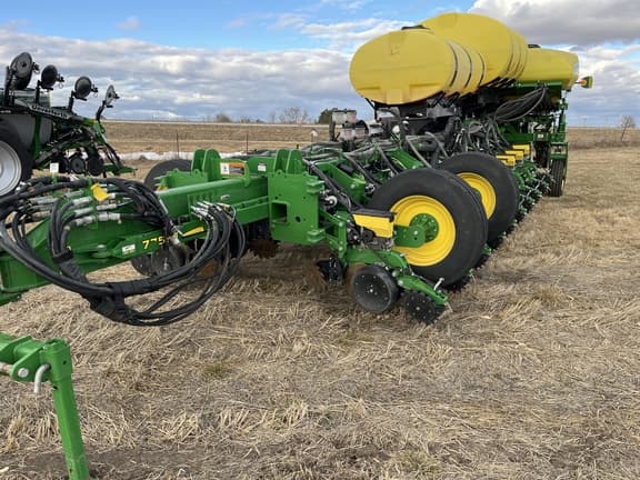 Image of John Deere 1775 Primary image