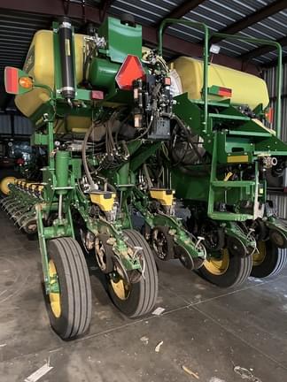 Image of John Deere 1775 equipment image 3