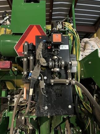 Image of John Deere 1775 equipment image 2