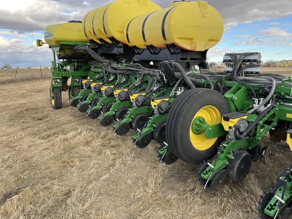 Image of John Deere 1775 equipment image 1