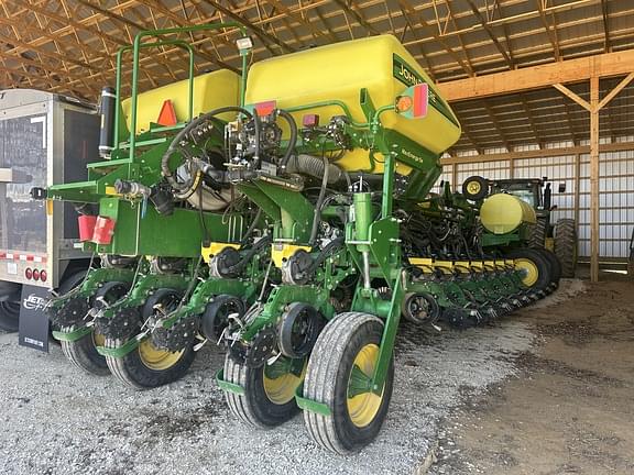 Image of John Deere 1775 equipment image 1