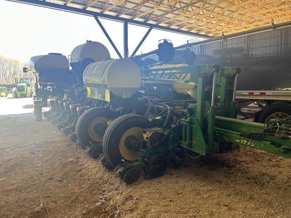 2019 John Deere 1775 Equipment Image0