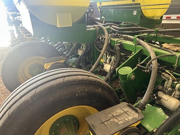 Image of John Deere 1775 equipment image 2