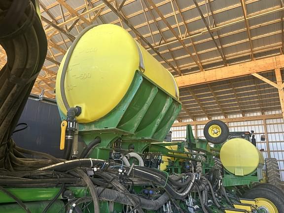 Image of John Deere 1775 equipment image 4