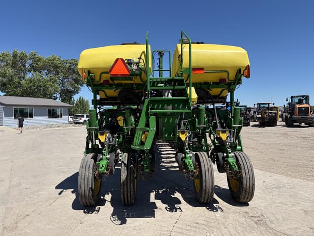Image of John Deere 1775 equipment image 3