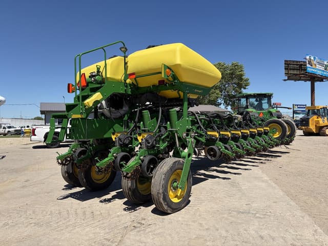 Image of John Deere 1775 equipment image 4