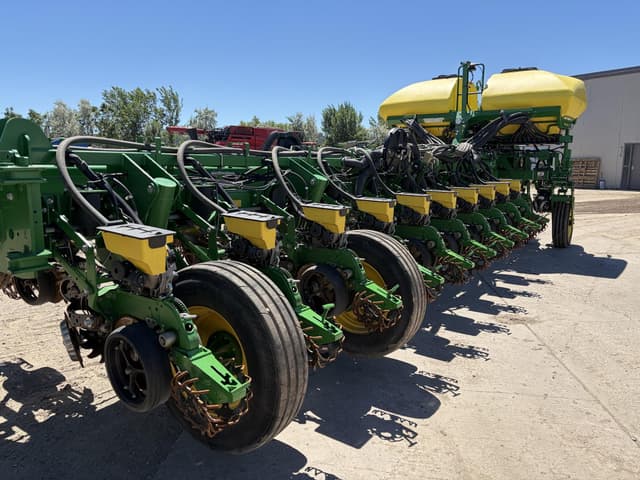 Image of John Deere 1775 equipment image 1