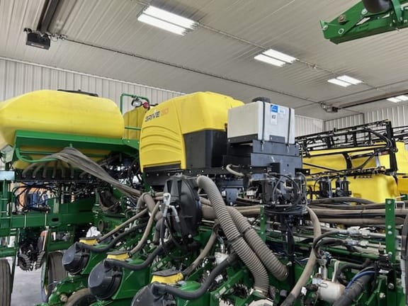2019 John Deere 1775 Equipment Image0