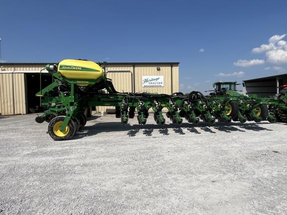 Image of John Deere 1775 equipment image 1
