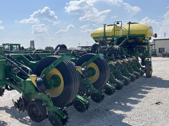 Image of John Deere 1775 Primary image