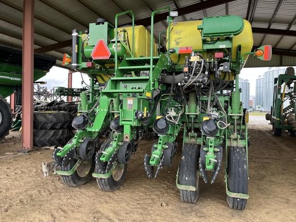 Image of John Deere 1775 equipment image 4
