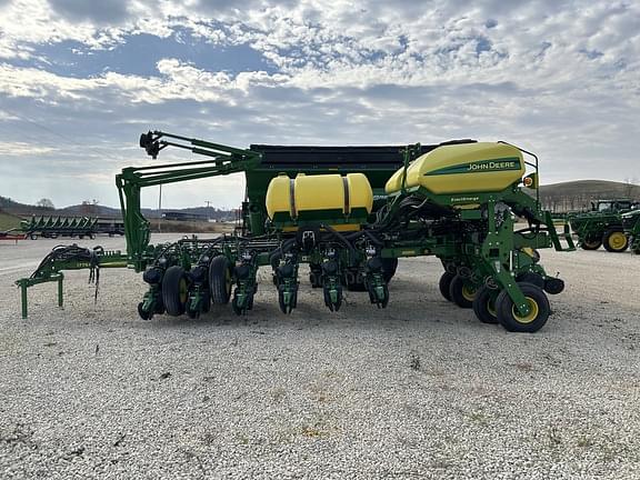 Image of John Deere 1775 equipment image 1