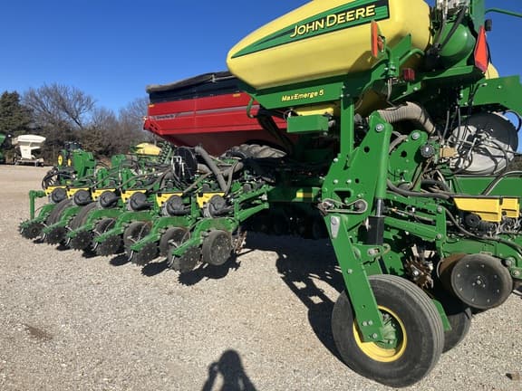 Image of John Deere 1775 equipment image 1