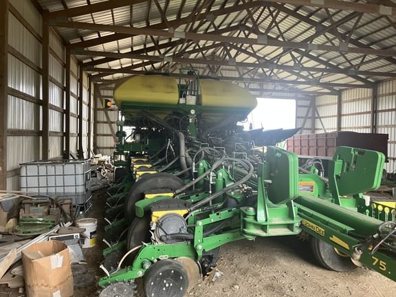 2019 John Deere 1775 Equipment Image0