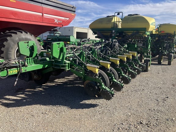 2019 John Deere 1775 Equipment Image0