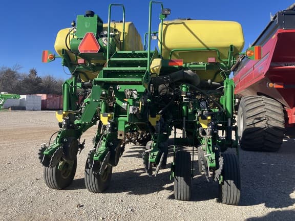 Image of John Deere 1775 equipment image 2