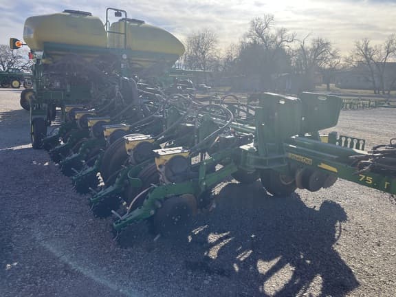 Image of John Deere 1775 equipment image 4