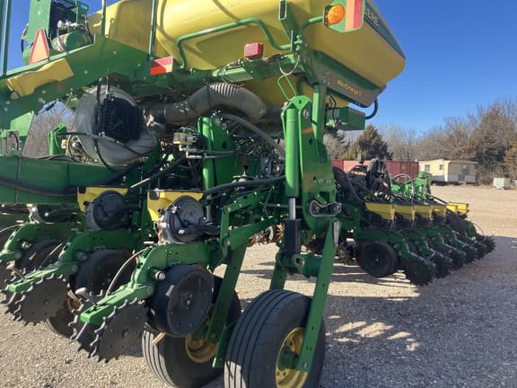 Image of John Deere 1775 equipment image 3