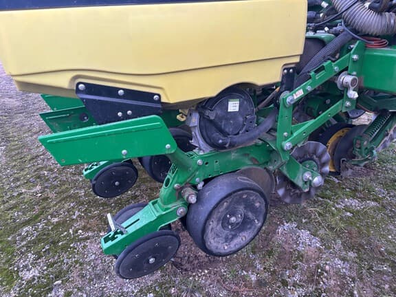 Image of John Deere 1775 equipment image 3