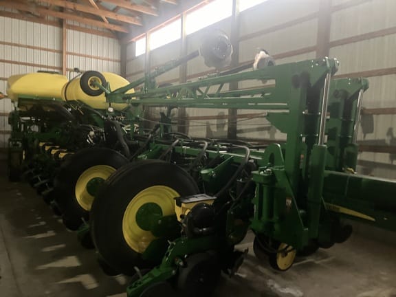 2019 John Deere 1775 Equipment Image0