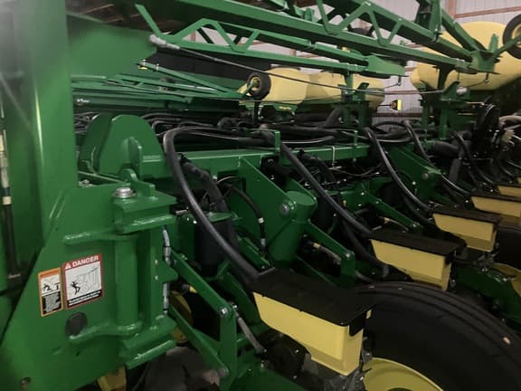 Image of John Deere 1775 equipment image 3
