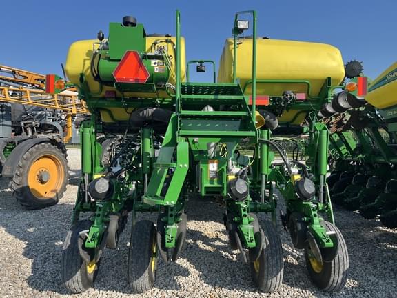 Image of John Deere 1775 equipment image 4