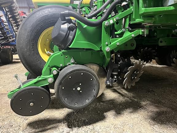 Image of John Deere 1775 equipment image 1