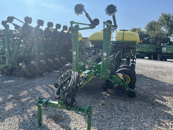 Image of John Deere 1775 equipment image 1