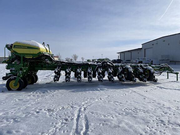 Image of John Deere 1775 equipment image 3