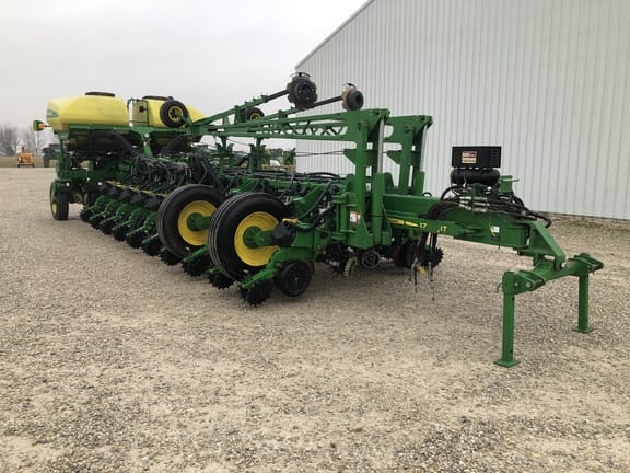 Main image John Deere 1775
