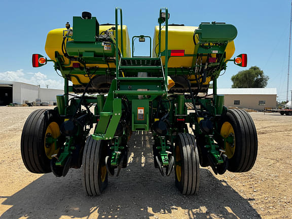 Image of John Deere 1775 equipment image 3