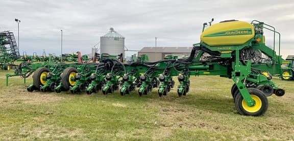 Image of John Deere 1775 equipment image 2