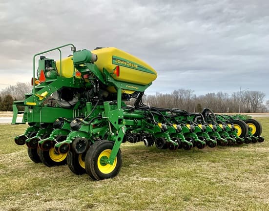 Image of John Deere 1775 equipment image 1