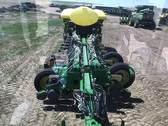 Image of John Deere 1775 equipment image 1