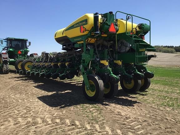 Image of John Deere 1775 equipment image 3