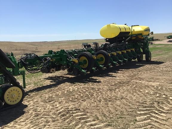 Image of John Deere 1775 equipment image 2
