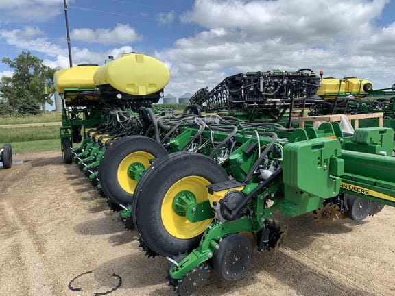 Main image John Deere 1775