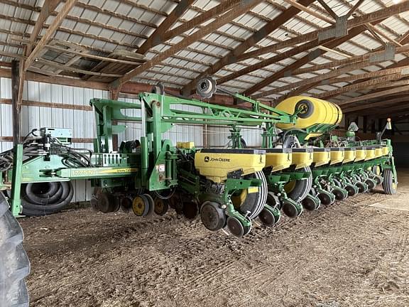 Image of John Deere 1775 Primary image